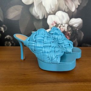 BOTTEGA VENETA Blue Woven Leather BV Board Sandals Size 8/38.5 NWT
